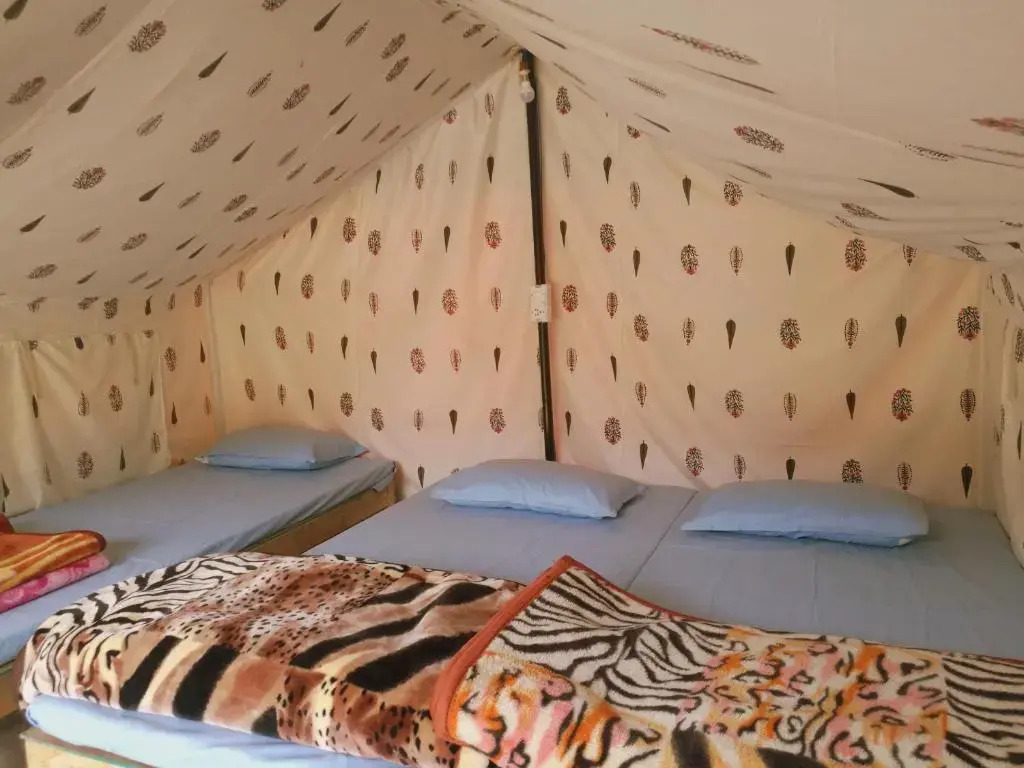 Бир: Monkey Mud Hostel And Camps