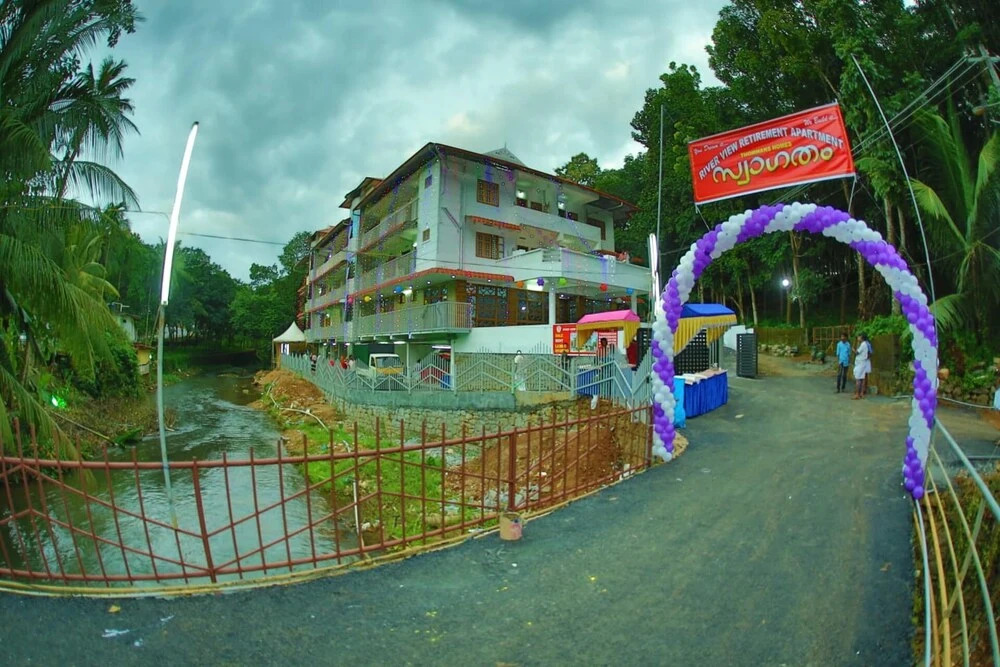 Куруппумтара: Thodupuzha 4-bhk Luxury Home awy From Home