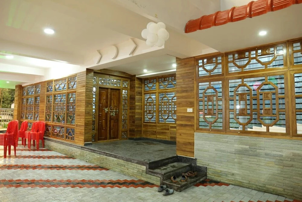 Куруппумтара: Thodupuzha 4-bhk Luxury Home awy From Home
