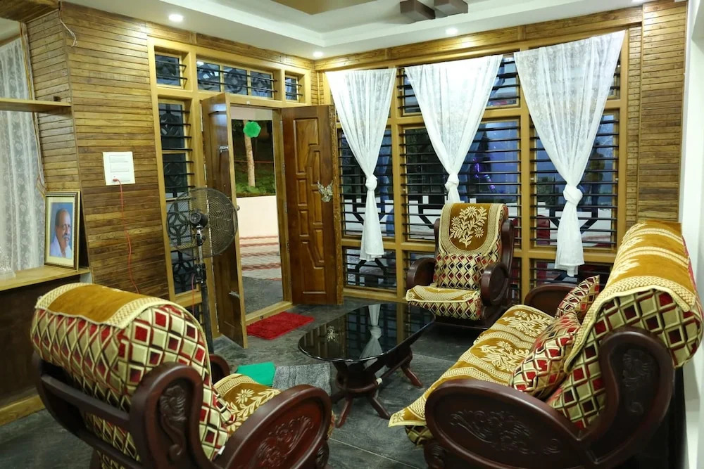 Thodupuzha 4-bhk Luxury Home awy From Home — фото 5