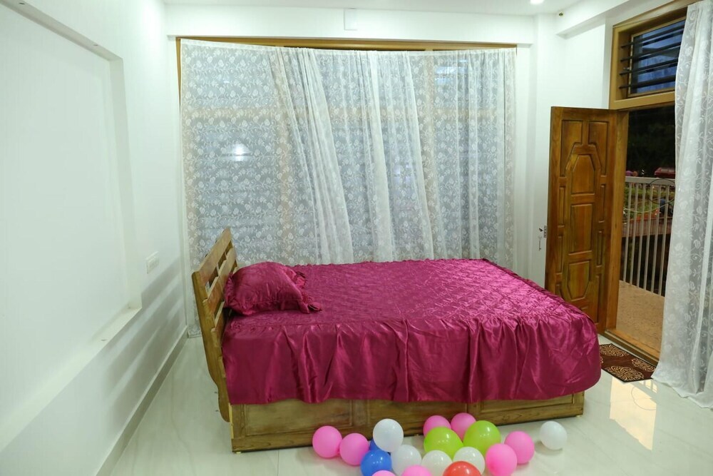 Куруппумтара: Thodupuzha 4-bhk Luxury Home awy From Home
