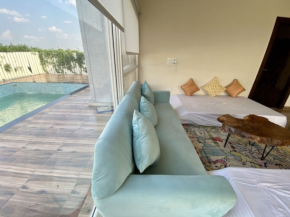 Большая Нойда: GoBravo 71: 2Bhk Farm with Pool & Garden Sector 150 Noida