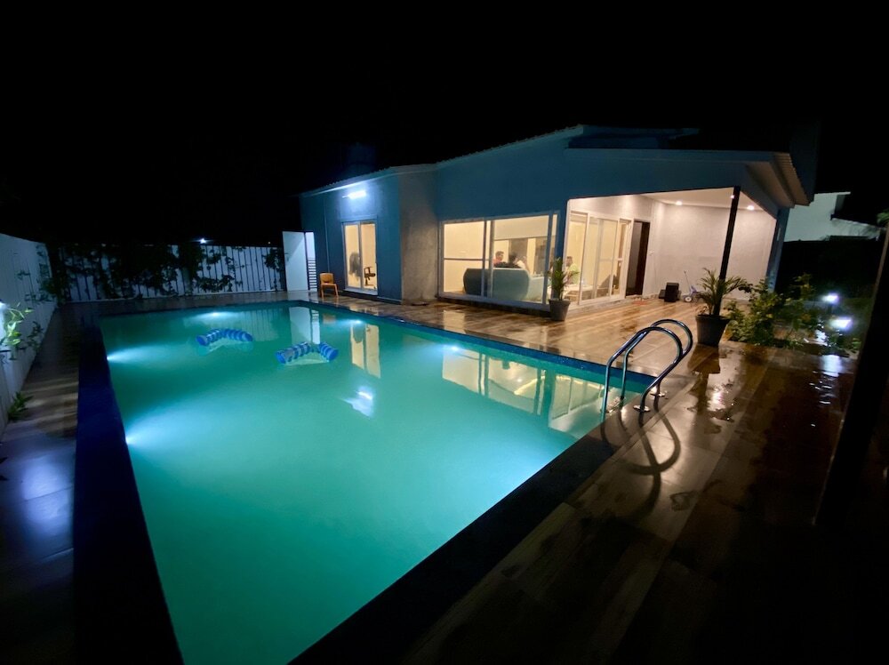 Большая Нойда: GoBravo 71: 2Bhk Farm with Pool & Garden Sector 150 Noida