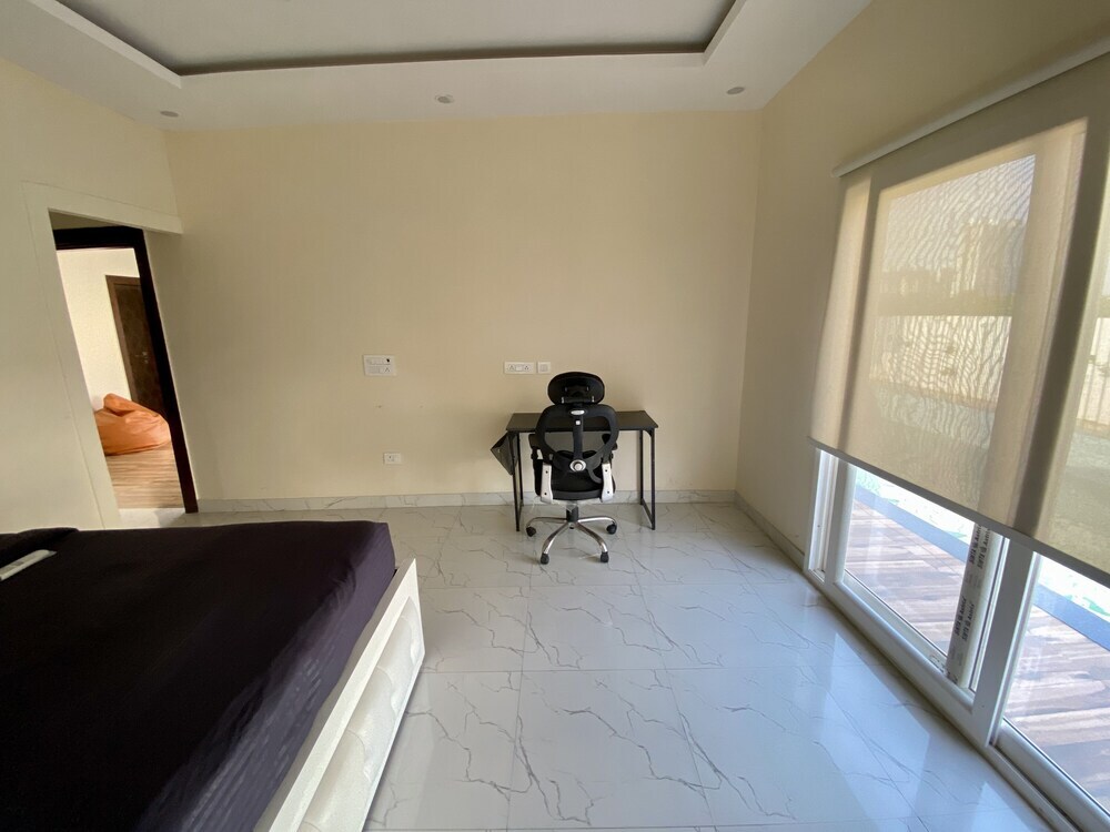 Большая Нойда: GoBravo 71: 2Bhk Farm with Pool & Garden Sector 150 Noida