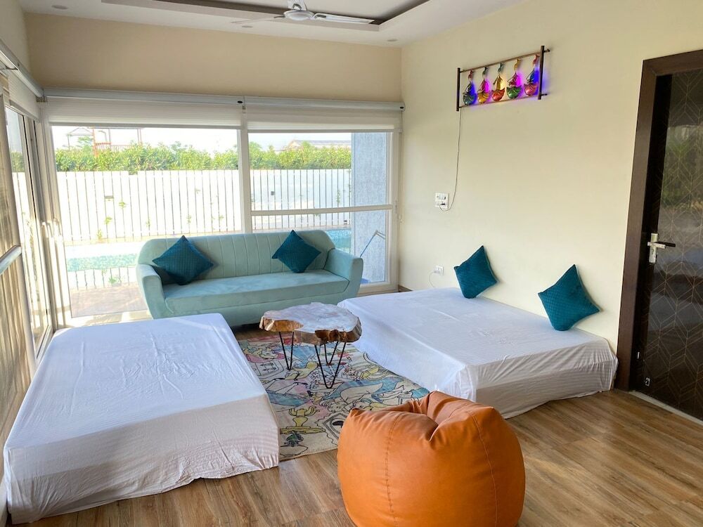 Большая Нойда: GoBravo 71: 2Bhk Farm with Pool & Garden Sector 150 Noida