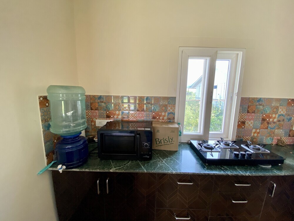 Большая Нойда: GoBravo 71: 2Bhk Farm with Pool & Garden Sector 150 Noida