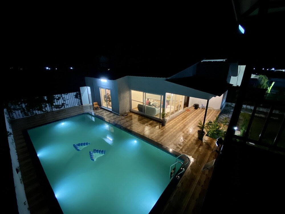 Большая Нойда: GoBravo 71: 2Bhk Farm with Pool & Garden Sector 150 Noida
