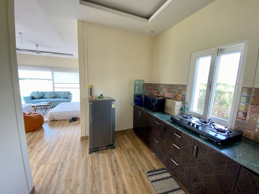 Большая Нойда: GoBravo 71: 2Bhk Farm with Pool & Garden Sector 150 Noida