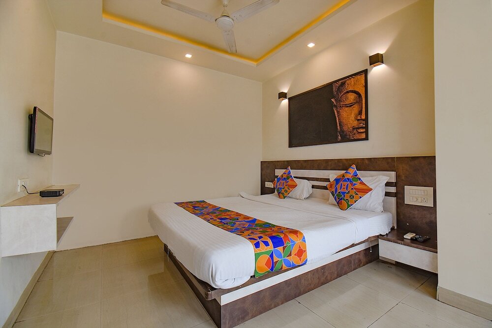 Пуна: FabHotel Royce Studio