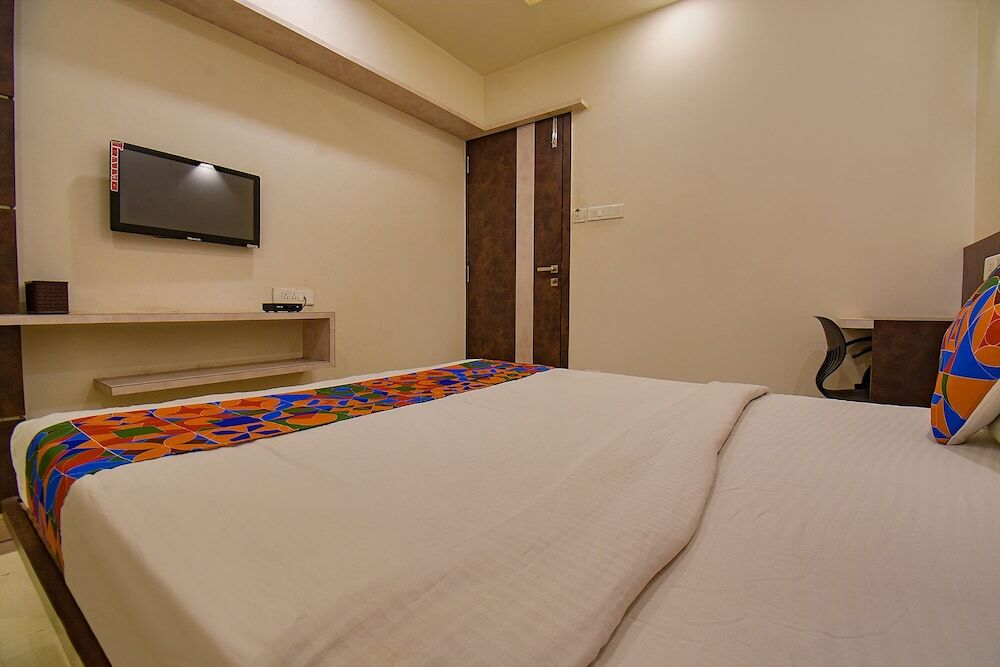 Пуна: FabHotel Royce Studio