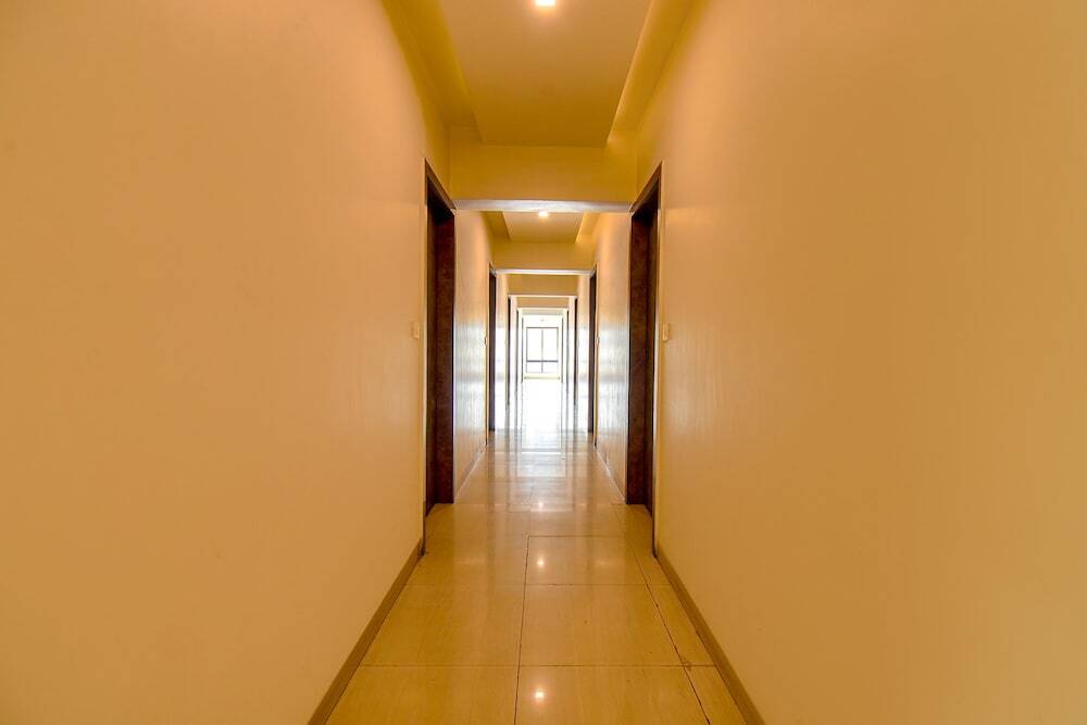 Пуна: FabHotel Royce Studio
