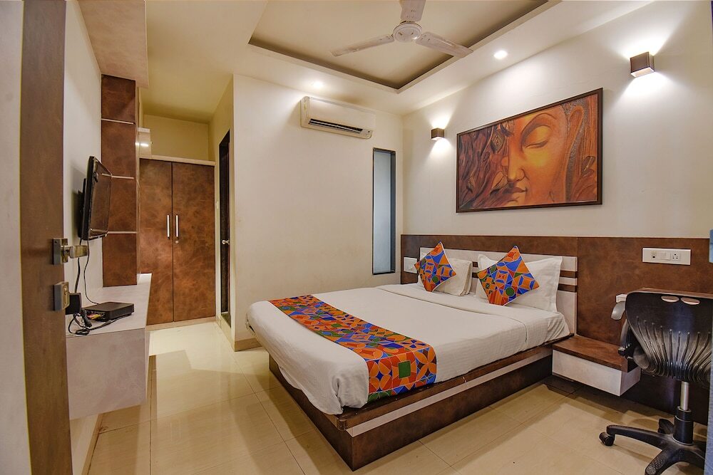 Пуна: FabHotel Royce Studio
