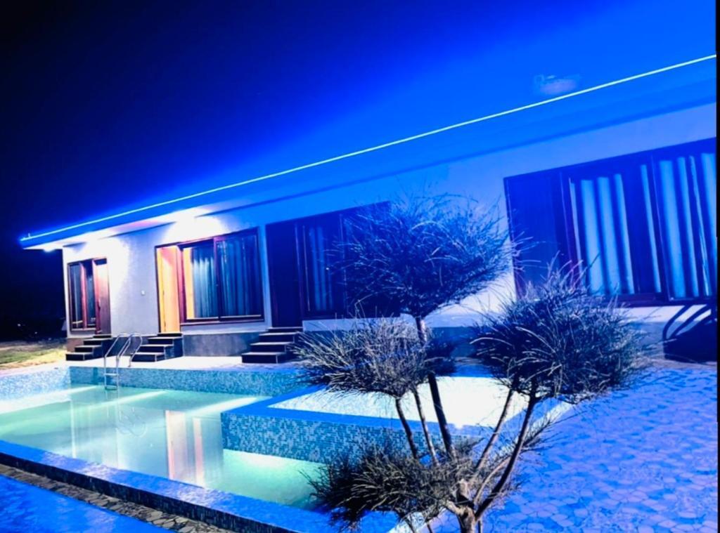 Гуруграм: Luxury Private Farmhouse