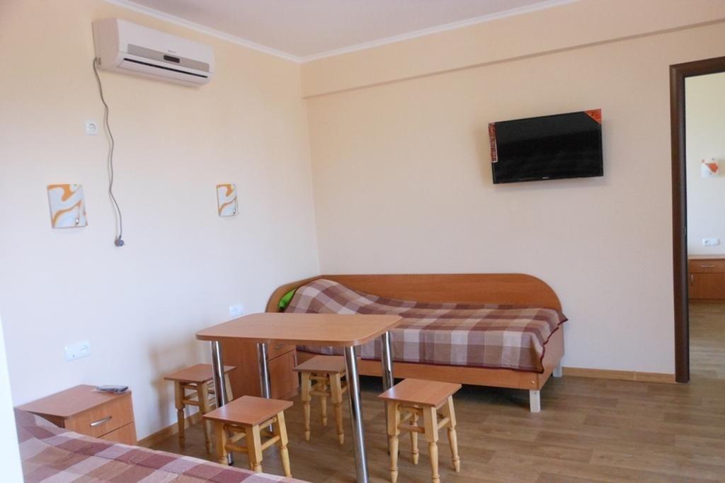 Новофёдоровка: Guest House Viola