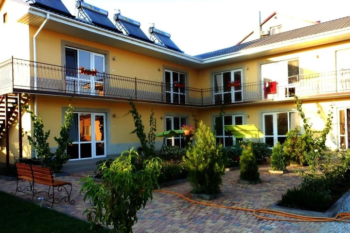 Новофёдоровка: Guest House Viola
