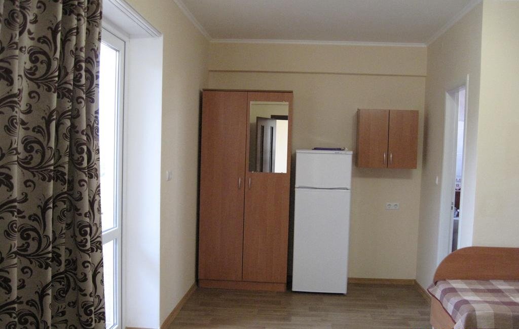Новофёдоровка: Guest House Viola