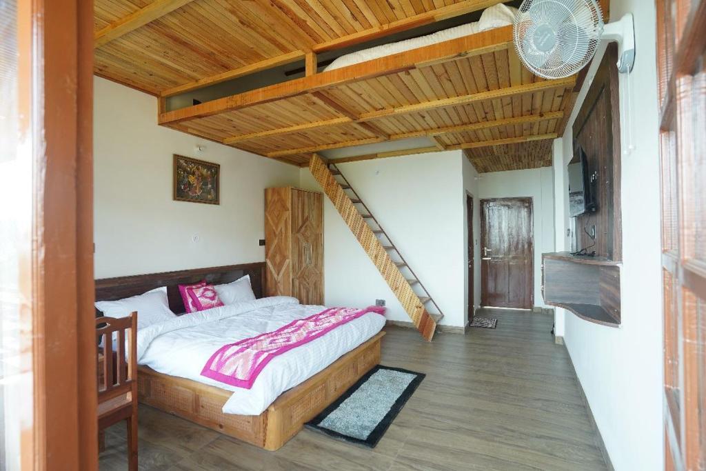 Раникхет: Lap Of Himalayas Resort