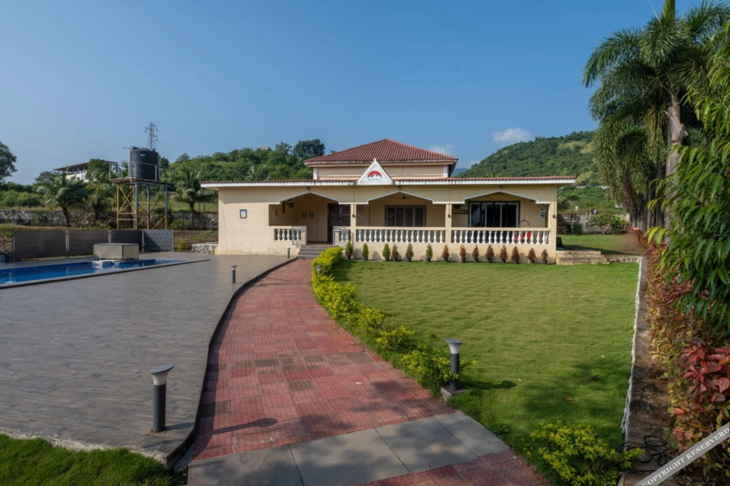 Нерал: HillRock Resort & Villas, Karjat