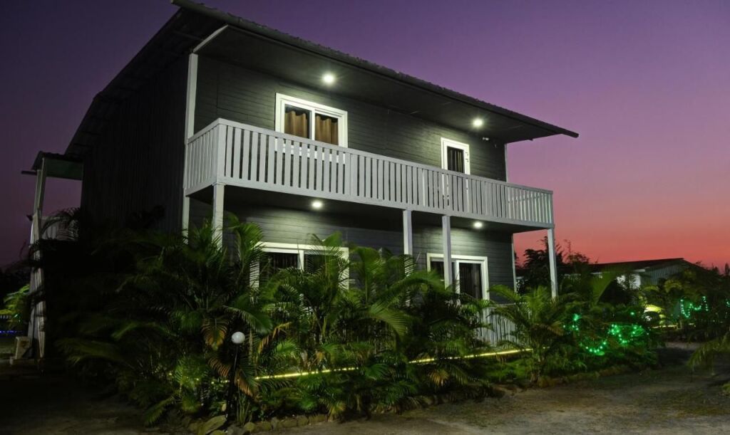 Арпора: Treebo Trend Resorte Ferro
