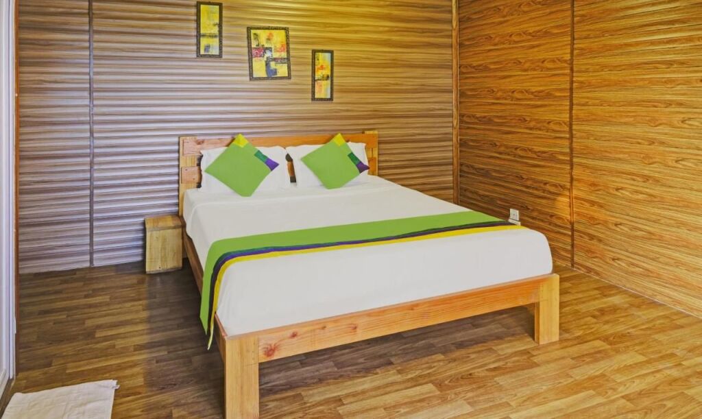 Арпора: Treebo Trend Resorte Ferro