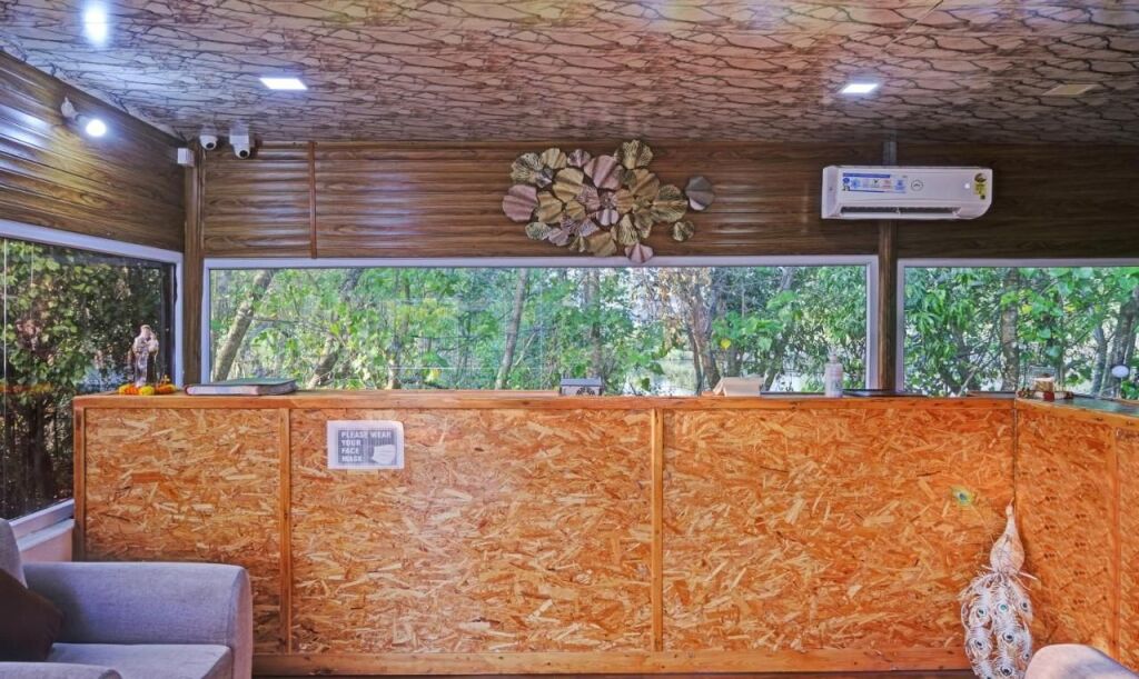 Арпора: Treebo Trend Resorte Ferro