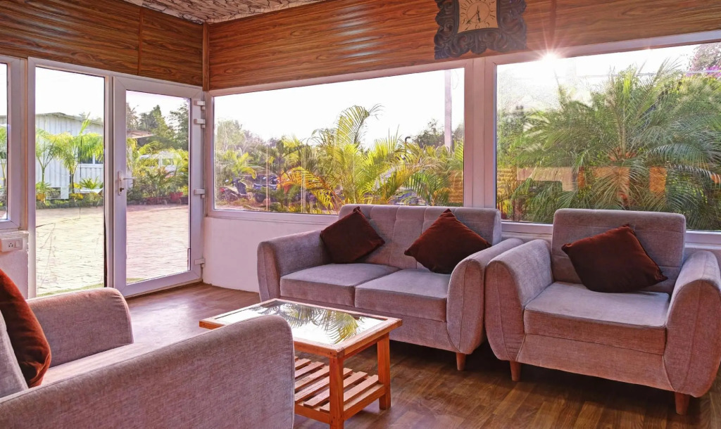 Арпора: Treebo Trend Resorte Ferro