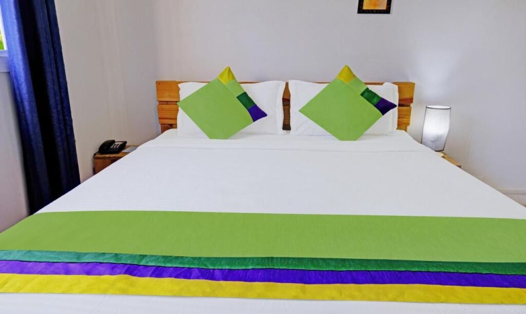 Арпора: Treebo Trend Resorte Ferro