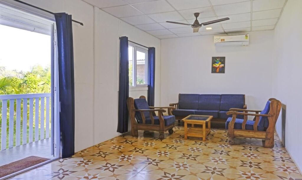 Арпора: Treebo Trend Resorte Ferro
