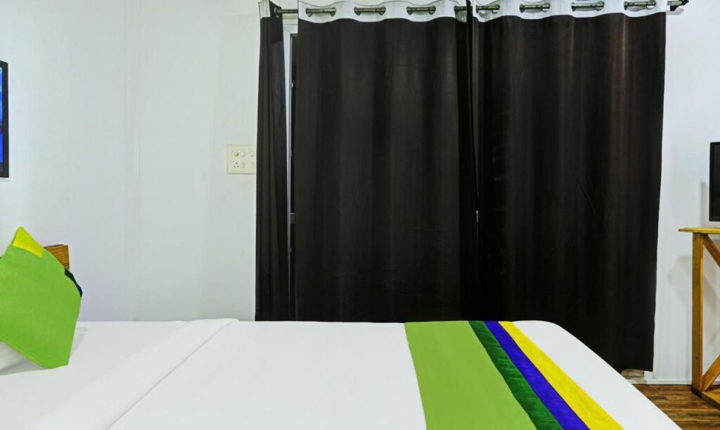 Арпора: Treebo Trend Resorte Ferro