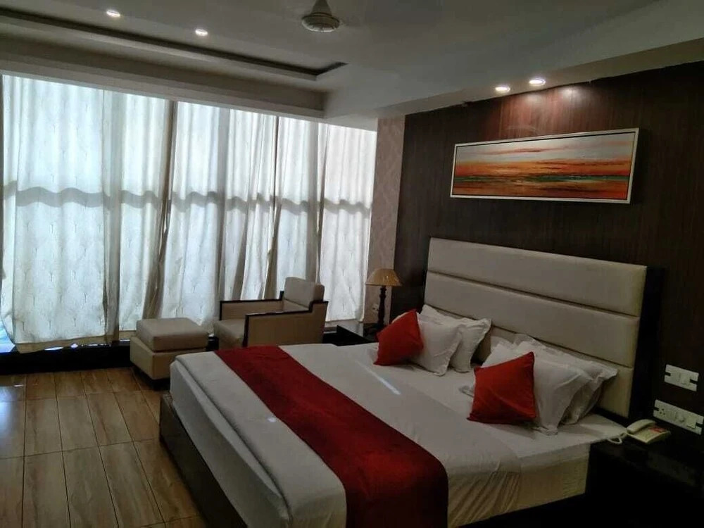 Асансол: Hotel Ambassador Royale