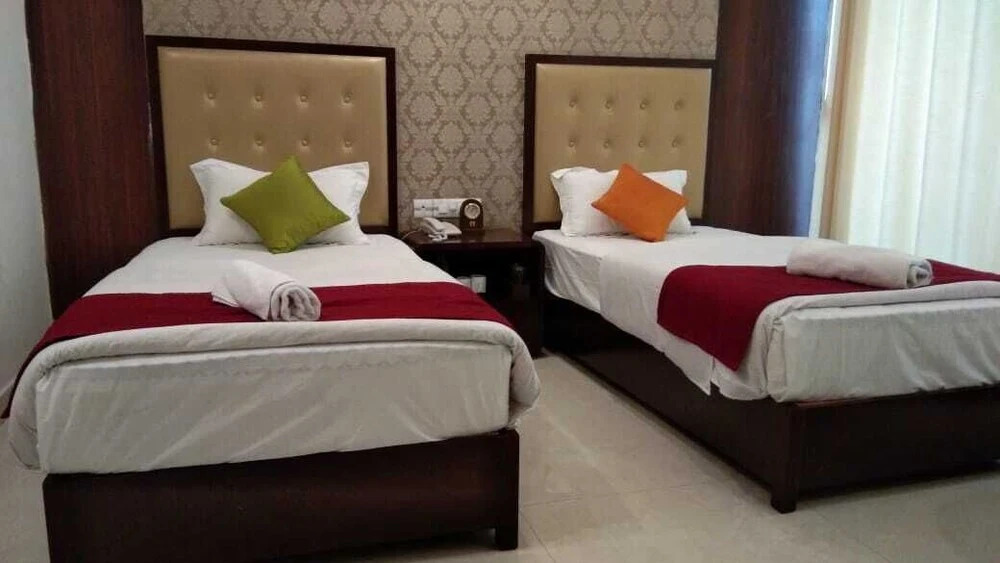 Асансол: Hotel Ambassador Royale