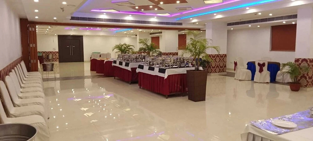 Асансол: Hotel Ambassador Royale
