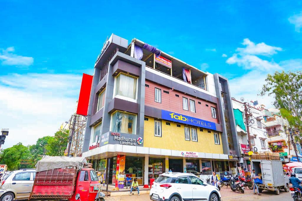 Бхопал: Fabexpress Madhuram Landmark