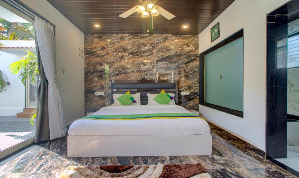 Морджим: Treebo La Prince Suites