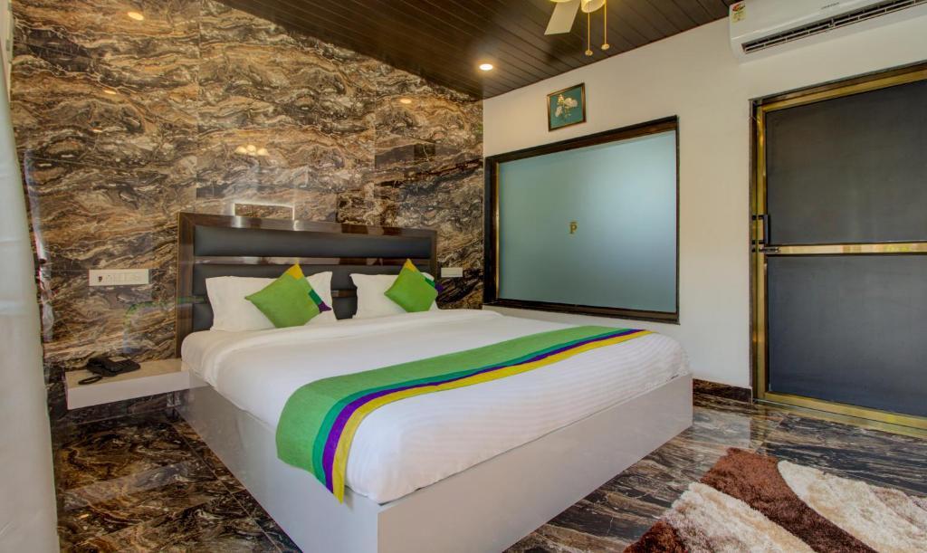 Морджим: Treebo La Prince Suites