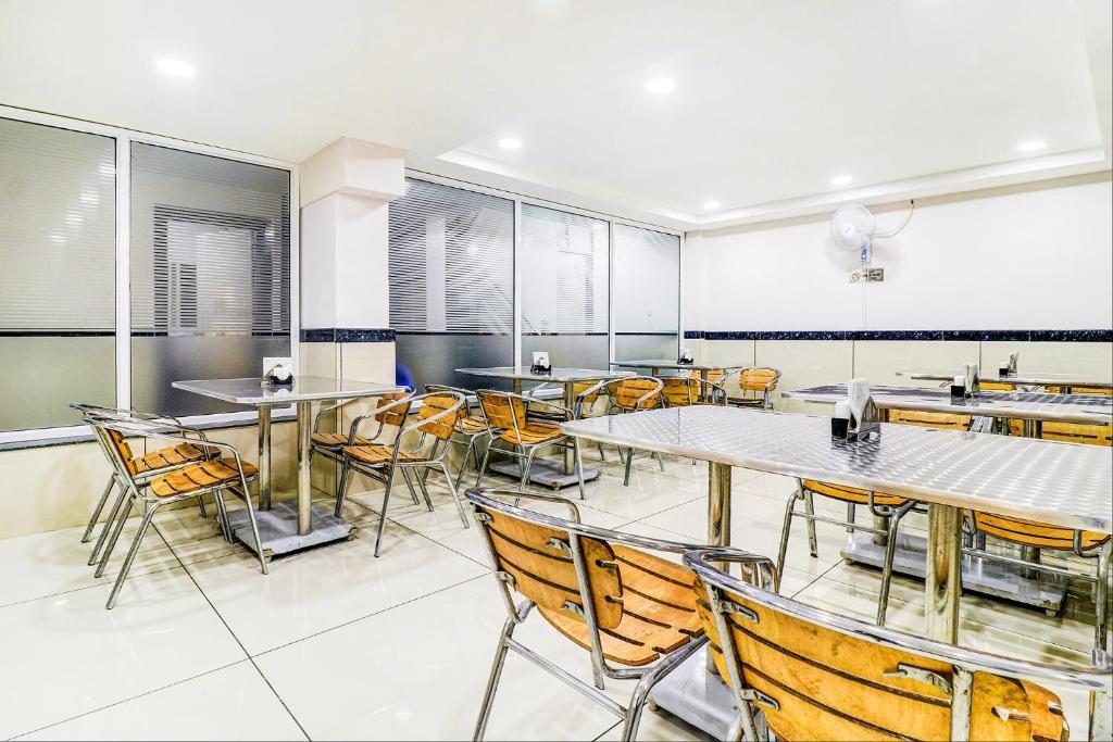 Индаур: Fabhotel Meera Palace