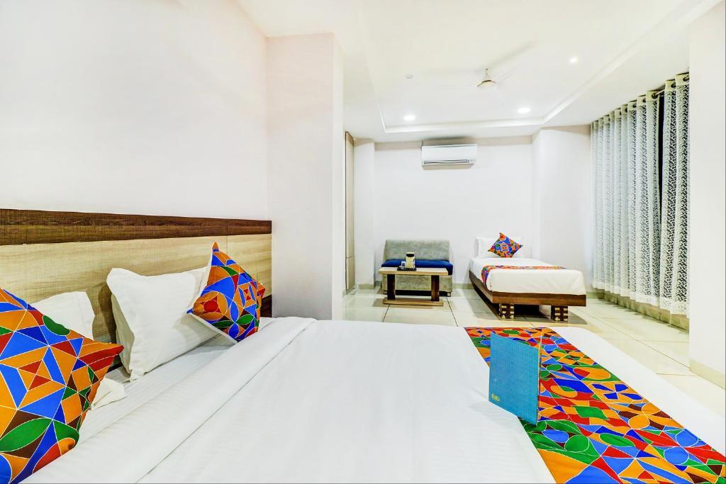 Индаур: Fabhotel Meera Palace