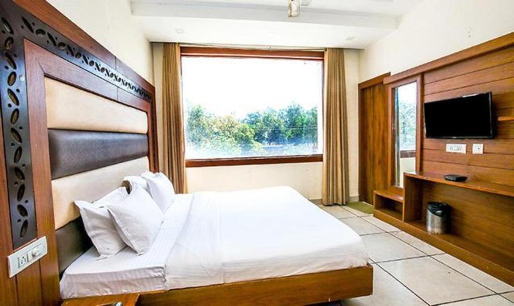 Индаур: Fabhotel Meera Palace