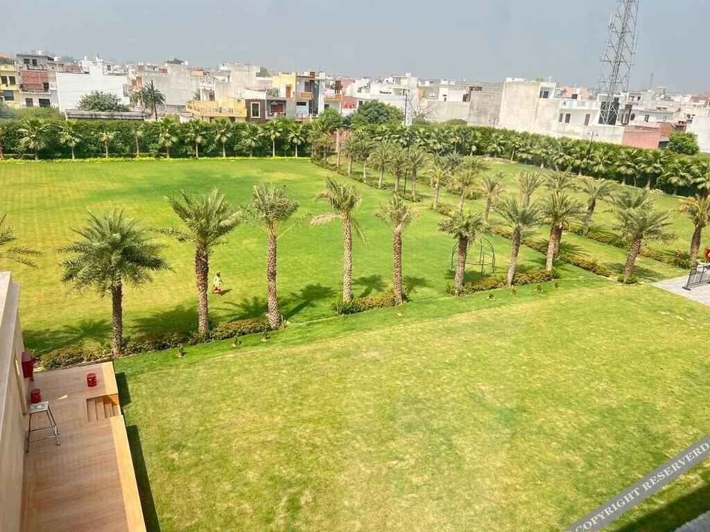 Музаффарнагар: Palasa Hotel