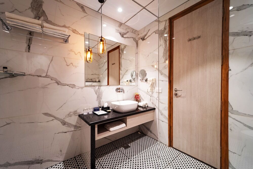 Музаффарнагар: Palasa Hotel