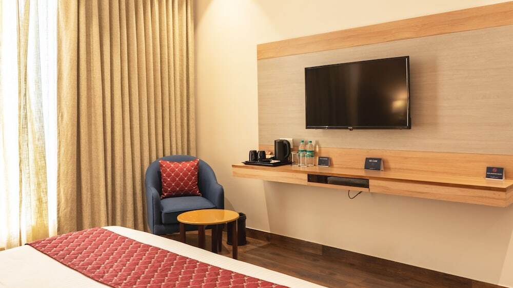 Музаффарнагар: Palasa Hotel