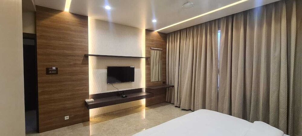 Нараяангаон: Hotel Sachin Executive
