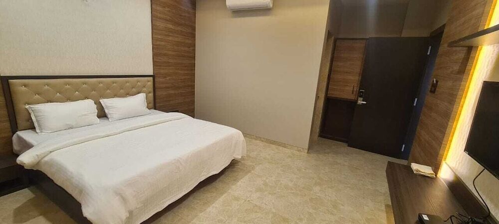 Нараяангаон: Hotel Sachin Executive
