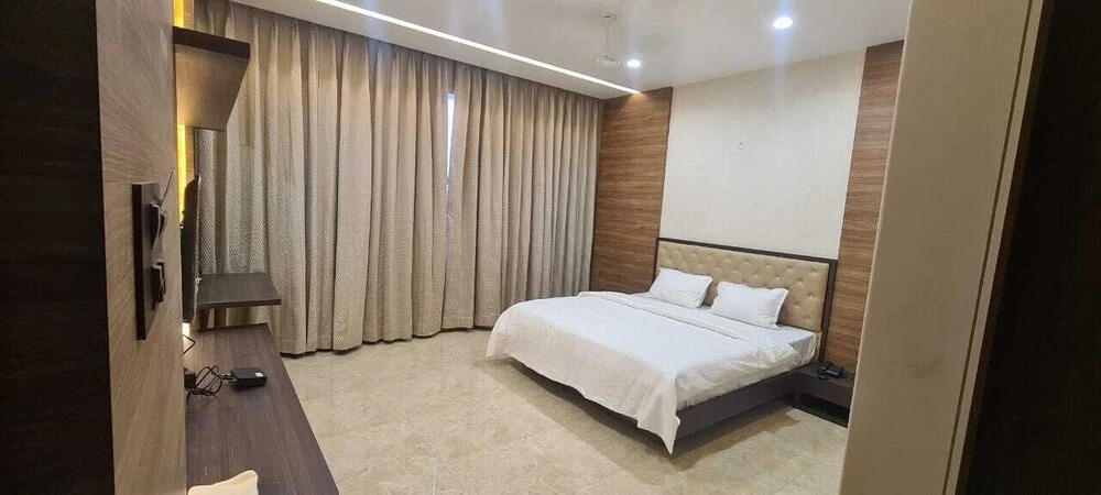 Нараяангаон: Hotel Sachin Executive