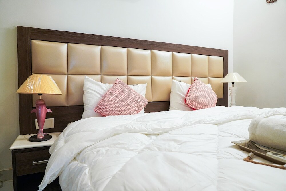 Гуруграм: Lime Tree 2Bhk Serviced Apartment