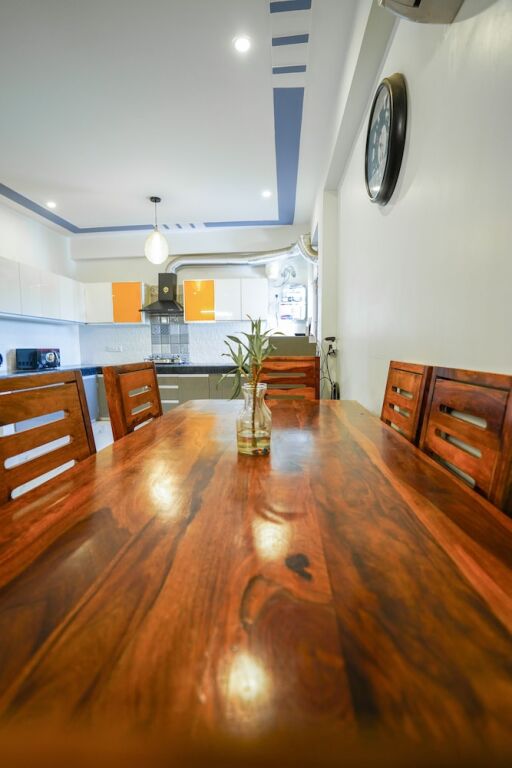 Гуруграм: Lime Tree 2Bhk Serviced Apartment