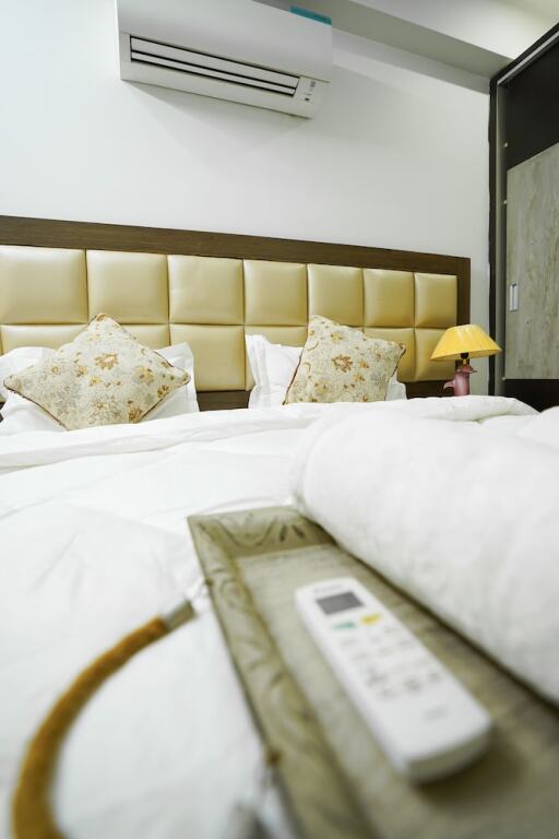 Гуруграм: Lime Tree 2Bhk Serviced Apartment