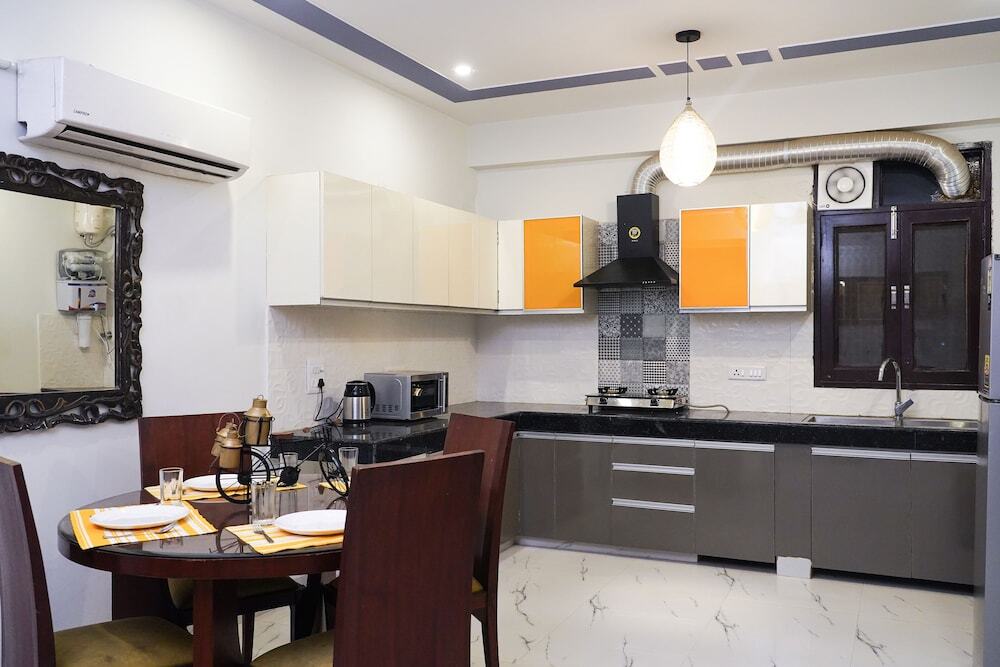 Гуруграм: Lime Tree 2Bhk Serviced Apartment