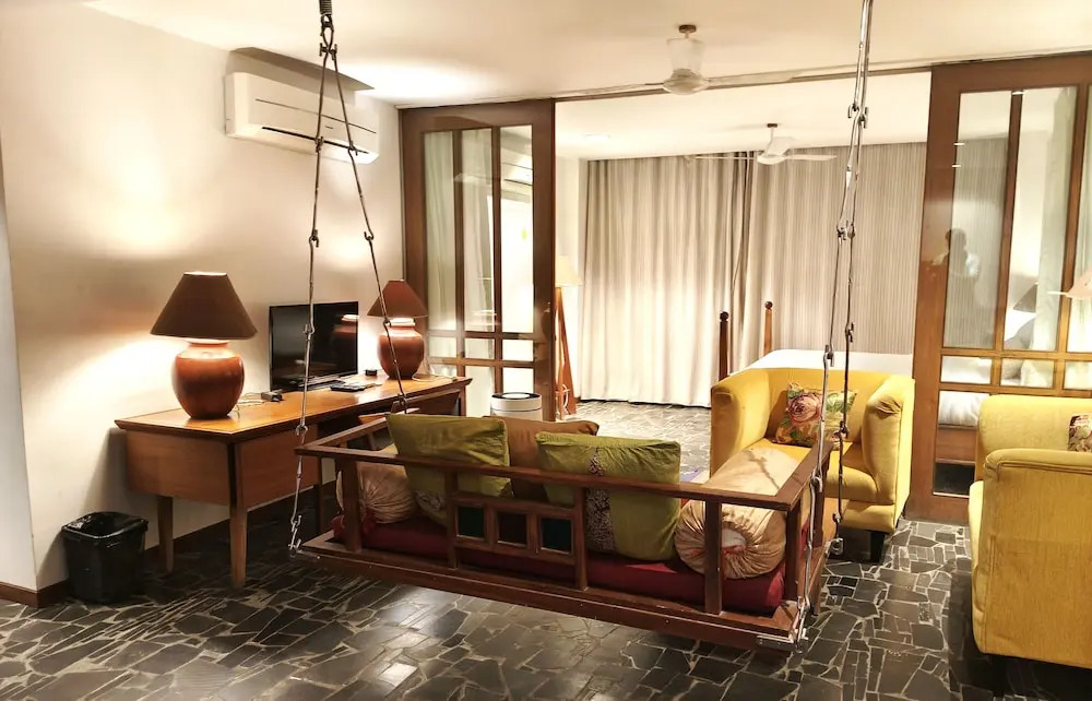Раджкот: The Sky Imperial Aarivaa Luxury Homestay