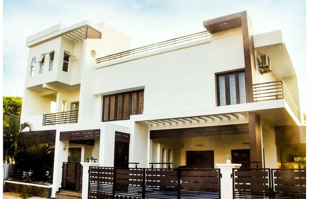 Нагоре: White Haven Luxury Villa